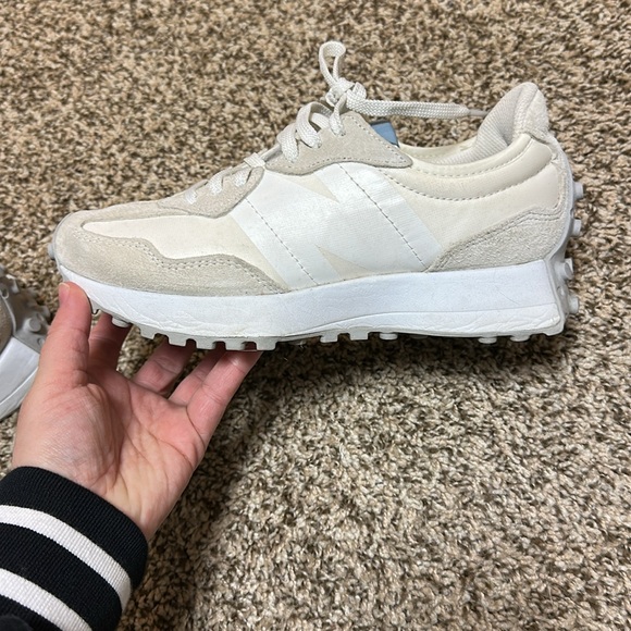 New Balance 327 sz 6 - Picture 8 of 10
